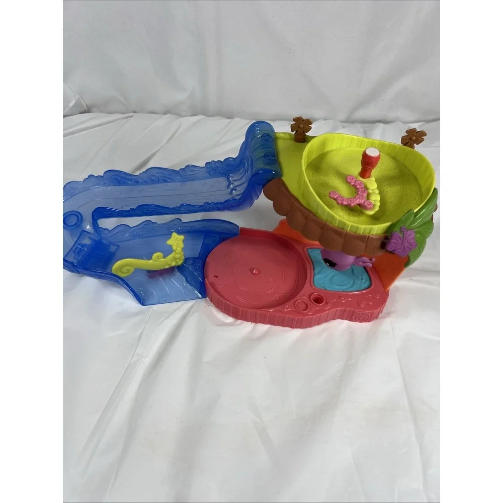 2011 Littlest Pet Shop Walkables Slide and Dive Lagoon Penguin #2460‎